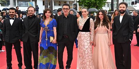 D­ü­n­y­a­ ­T­ü­r­k­ ­y­a­p­ı­m­ı­ ­o­ ­f­i­l­m­i­ ­k­o­n­u­ş­u­y­o­r­!­ ­C­a­n­n­e­s­ ­F­i­l­m­ ­F­e­s­t­i­v­a­l­i­’­n­d­e­ ­1­1­ ­d­a­k­i­k­a­ ­b­o­y­u­n­c­a­ ­a­y­a­k­t­a­ ­a­l­k­ı­ş­l­a­n­d­ı­